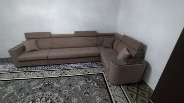 диван угловые: Угловой диван, цвет - Бежевый, Новый