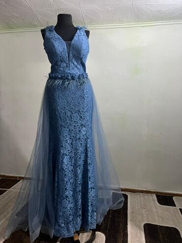 Вечерние платья: Вечерние платья, длинные, на подкладке. 1) Голубое: - Силуэт — 5