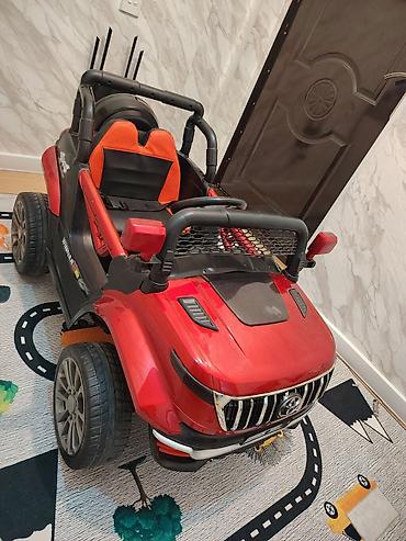 qar şalvarı: Uşaqlar üçün elektrikli miniatür avtomobil – SUV üslubunda, qırmızı — 4