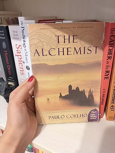 Bədii ədəbiyyat: Məhsul: Kitab – “The Alchemist” (Paulo Coelho), İngiliscə — 1