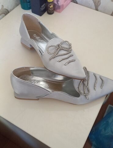 обувь белая: Новые обуви. Турция. Цена ниже себестоимости. Туфли 39р.700с