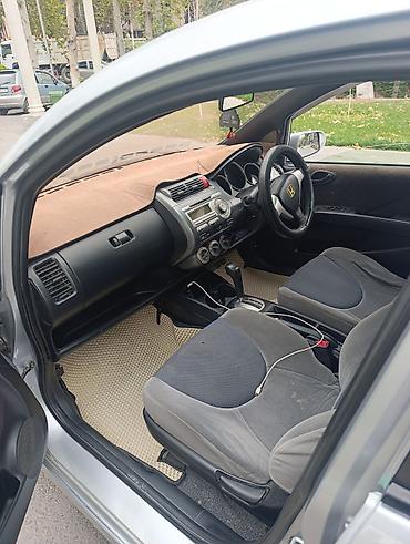 Honda: Honda Fit: 2004 г., 1.3 л, Вариатор, Бензин, Хэтчбэк — 6