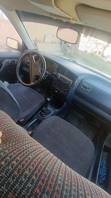 Volkswagen Golf: 1998 г., 1.8 л, Механика, Хэтчбэк