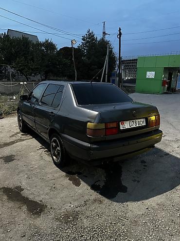 Унаа сатуу: Volkswagen Vento: 1994 г., 1.8 л, Кол менен иштөөчү, Бензин, Седан — 3