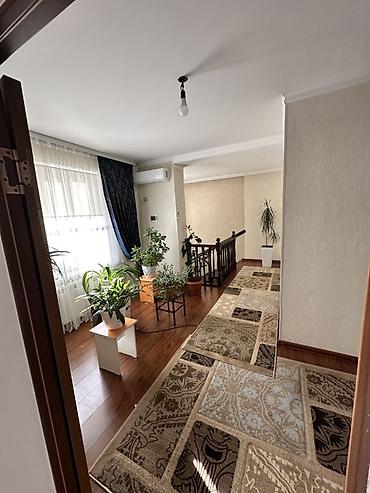 Продажа коттеджей и домов: Продается двухэтажный большой дом с просторной территорией. Адрес — 12