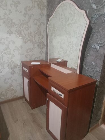 туалетный столик угловой в Кыргызстан | Столы: Очень удобная вещь для девушек и женщин И для парикмахеров. В связи