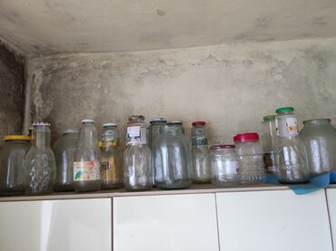 Digər mətbəx aksesuarları: 12eded aroma butulka,4eded 3kiloluq bankadi hamisi birlikde 3manat