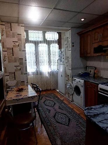 merdekanda ucuz kiraye evler gunluk: Bakı, Yasamal, 4 otaqlı, Köhnə tikili, m. İnşaatçılar, 100 kv. m — 2