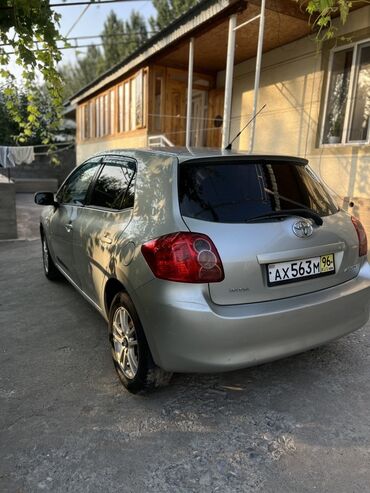полики для авто бишкек цена: Компактный хэтчбек Toyota Auris серебристого цвета. Автомобиль оснащен