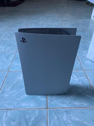 купить плейстейшен 5 в бишкеке: Игровая консоль Sony PlayStation 5 в белом и черном корпусе. продаю