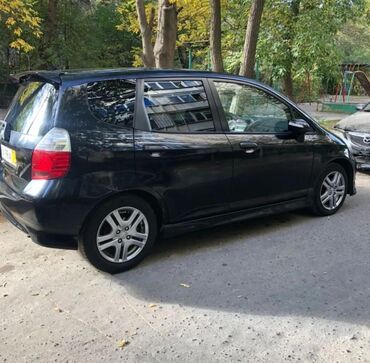 купить монитор 32 дюйма: Honda Fit: 2005 г., 1.3 л, Автомат, Бензин, Купе