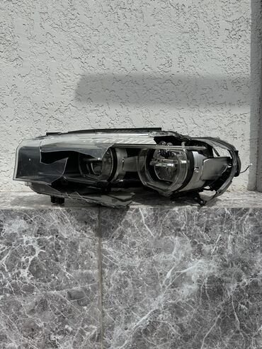 Передние фары: Передняя левая фара BMW 2017 г., Б/у, Оригинал, США