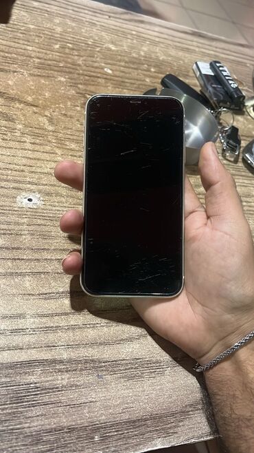 Apple iPhone: IPhone X, Gümüşü, Face ID — 6