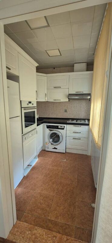 Uzunmüddətli kirayə mənzillər: 20 yanvar və əcəmi metrolarına yaxın,Qiziltac restoranin arxası,240 — 14