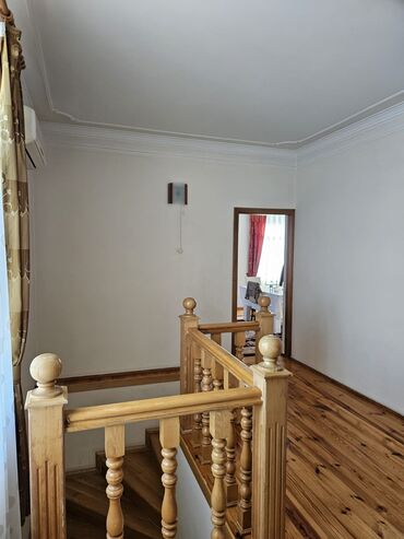 Qarajlar: 179 kv. m, 6 otaqlı