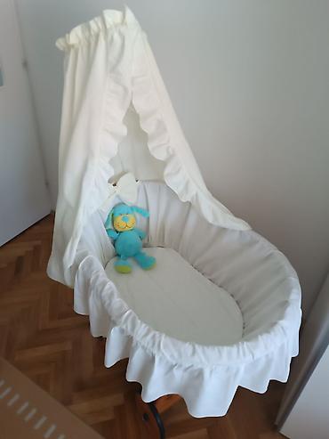 Pletena kolevka sa postoljem za bebe. Izrađena od 100% prirodnih i na lalafo.rs — 1 Pletena kolevka sa postoljem za bebe. Izrađena od 100% prirodnih i — 1