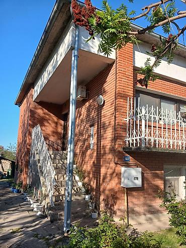 Kupujem kuću: Porodična kuća u Surduku sa uređenim dvorištem - Dvospratna zidana — 1