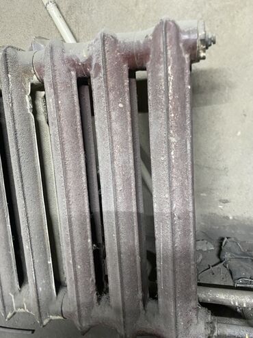 контейнер цена бу: Чугунный радиатор отопления (секционный).
300 сом за штуку 
Все целые