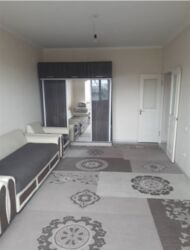 сдою квартиру: Сдаю 4ком кв в районе дордой плаза цена 2500сом выезд в 12:00