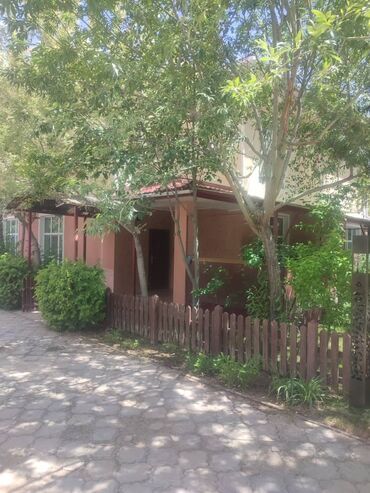 продаю полдома рабочий городок: 160 м², 3 комнаты