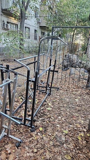 Кронштейны, стойки: Металлические торговые стойки/конструкции для одежды и оборудования — 2