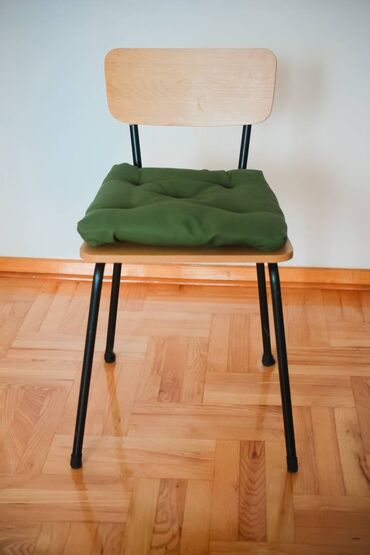 Stolovi: Cena seta: 9.995 RSD (moguća kupovina i odvojeno) Topao, skandinavski — 5