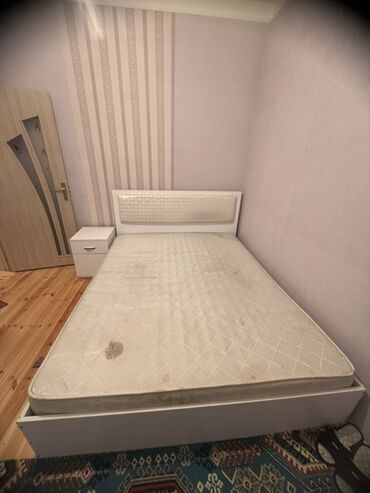Quruducular: İkinəfərlik çarpayı, Tumba