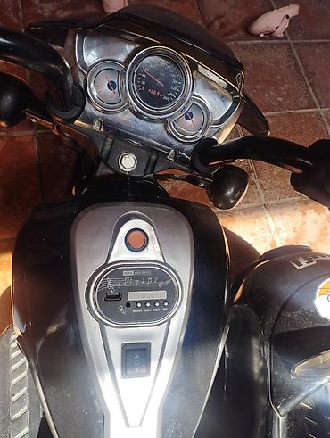 Oyuncaqlar: Uşaq üçün elektrikli motosikl – sidecarlı model - Korpus: 3 təkərli — 4