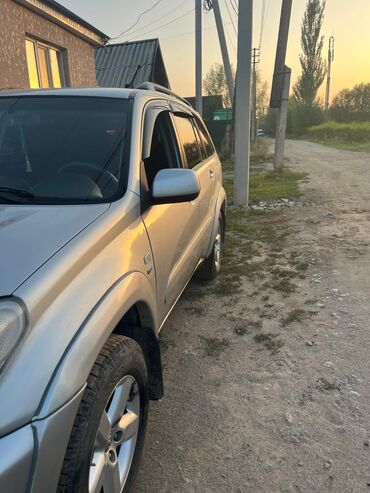 7 орунду машина: Toyota RAV4: 2004 г., 2 л, Автоматтык, Бензин, Жол тандабас