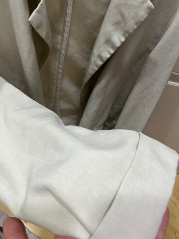 Kostyumlar: Dəst birlikdə Pencək Bershka Şalvar Zara. Dəst olaraq satılır 15 AZN — 15