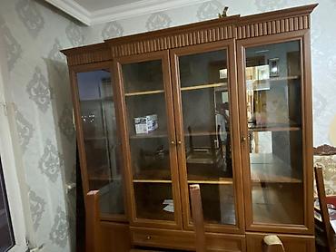 Dolablar: Klassik üslubda iri vitrin/dolab - Material: Ağac teksturasında — 2