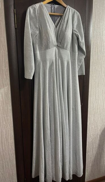 летнее платье 50 размера: Вечернее платье, Длинная модель, С рукавами, Стразы, 4XL (EU 48), 5XL (EU 50)