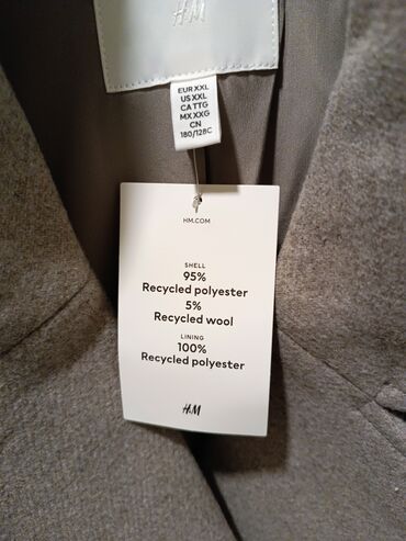 Kaputi: Kaput HM s dvorednim kopčanjem – sivosmeđa boja. Omašena veličina — 7