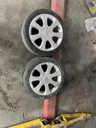 təkərlər 14: İşlənmiş Disk təkər Hyundai 215 / 50 / R 17, 5 Boltlu