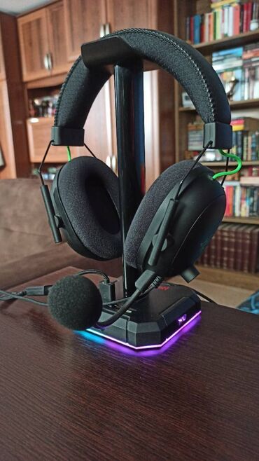 Headphones: Razer Blackshark V2 (2020) slušalice Prodajem Razer Blackshark V2