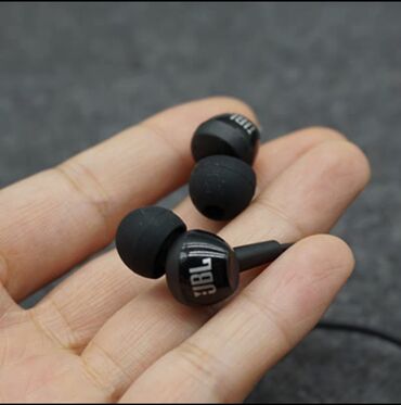 не рабочий тв: JBL 
Наушники проводные