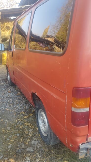 капот на одисей: Ford Transit: 1989 г., 2 л, Бензин, Van