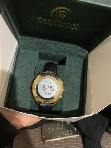 женские наручные часы: Новые в коробке не пользовались!!!