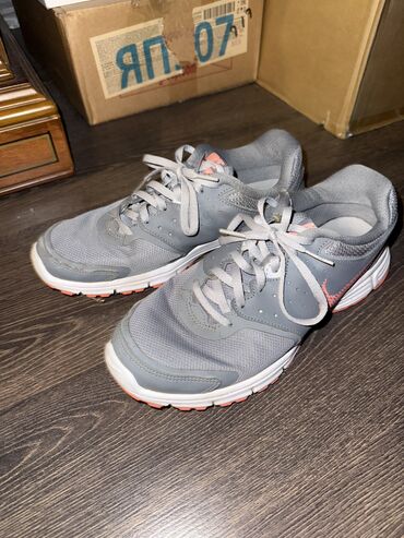 женские кроссовки nike zoom: Nike krasofka
Yeni kimidir
Tam originaldır
39 ölçüdür