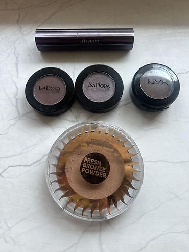 Makiyaj dəsti – müxtəlif brendlər Tərkib: - Shiseido dodaq boyası