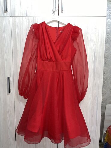 пиджак красный: Вечернее платье, надетое всего два раза, размер 38 по турецким