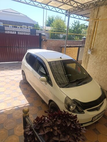 меняю дом на машину: Honda Fit/Jazz (хэтчбек), белый цвет кузова. Основные особенности: -