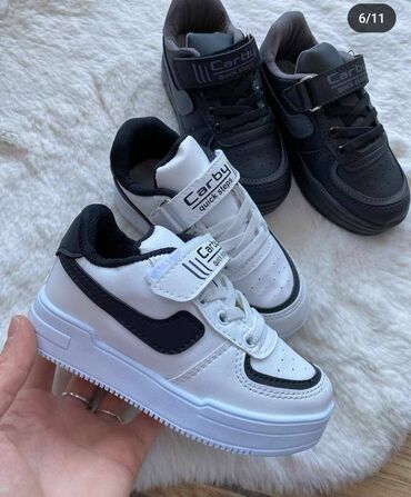 Patike: Veličina - 34, Vodootporne — 16