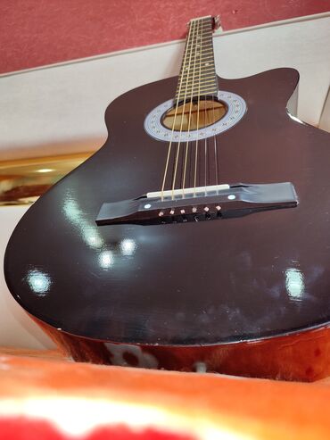 Гитары: Продаю гитару чёрная Акустическая гитара DCG395 сделано в Китае