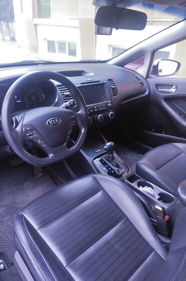 Kia: Kia K3: 1.6 l | 2017 il Sedan — 12