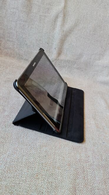 Ostalo: Tablet kao nov od 10 inca, ide sa maskom ko na slikama.sve radi — 9