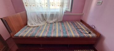 продаю крават: Односпальная кровать, Б/у, С матрасом, ЛДСП, длина - 200 см