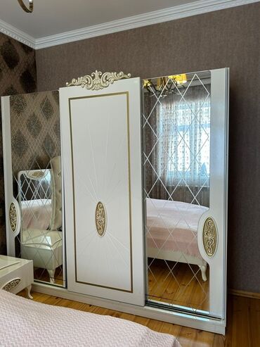 Yataq otağı dəstləri: İkinəfərlik çarpayı, Dolab