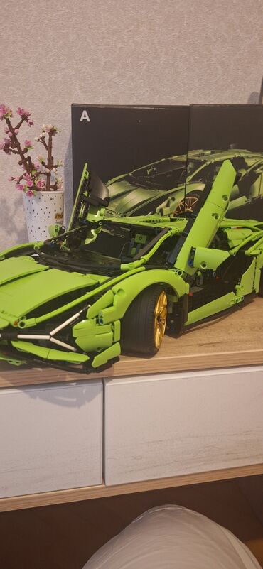 ваза напольная керамическая высокая: Lamborghini SIAN avtomobilinin yaşıl rəngdə tikinti bloklarından
