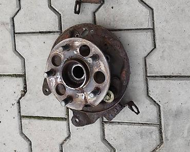 GLAVCINA LEZAJ TOCKA ZADNJI ZA TOYOTA RAV 4 OD 2001. DO 2005. GOD